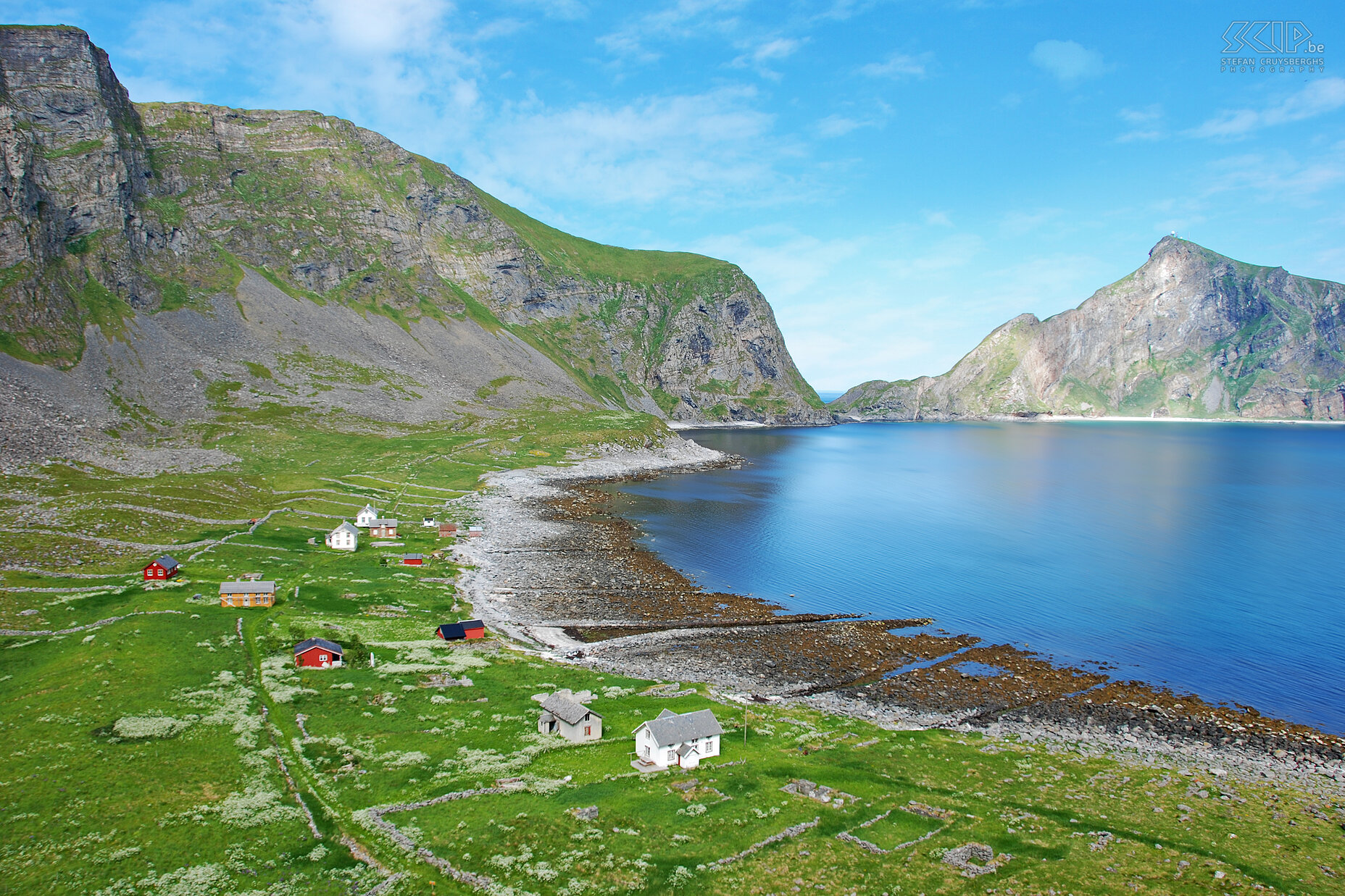 Måstad Måstad is het meest zuidelijke dorpje van de Lofoten en het kent geen vaste bewoners meer.  Stefan Cruysberghs